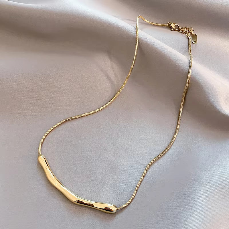 European and American Fashion Simple Stainless Steel Gold Color Collarbone Chain for Women’S Fashion Short Necklaces Jewelry