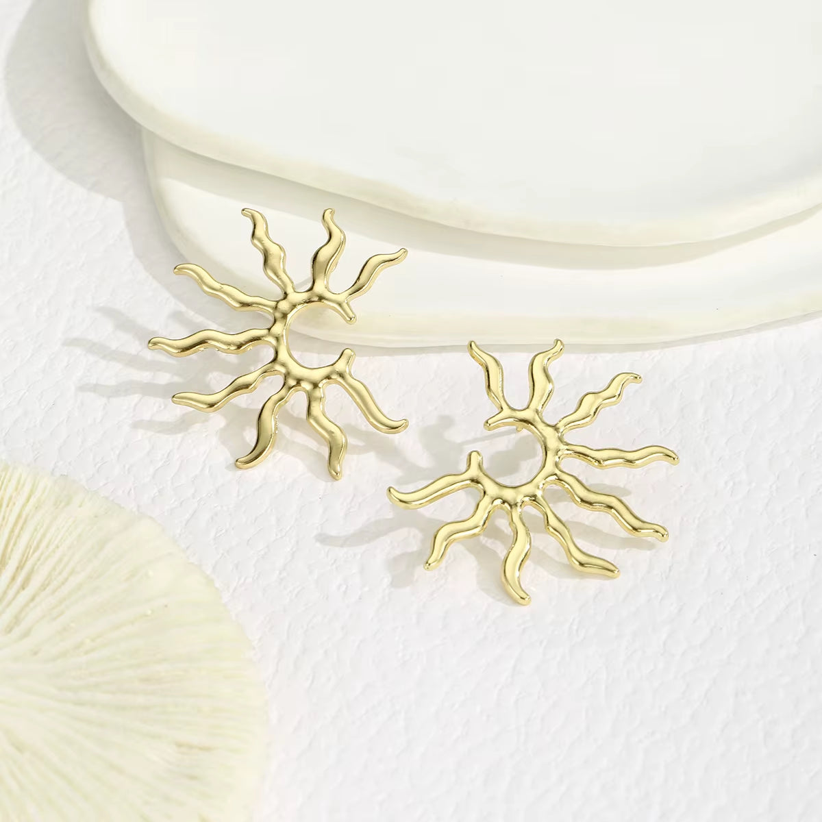 A Pair of Fashionable Creative Stylish Geometric Sun Shape Fashion Ins Cool Style Women'S Earrings